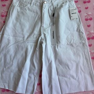 VIGOSS White women’s Shorts size 26